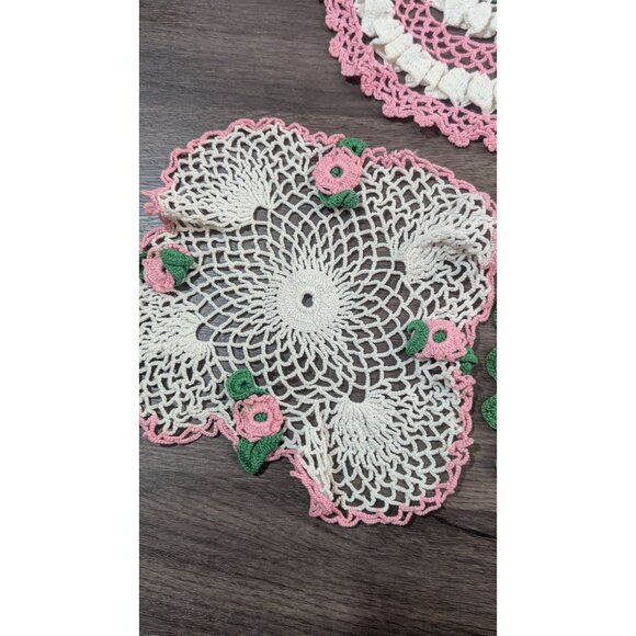 Handmade Crochet Lace Doilies Set Of 3 Pink White  Green Floral Patterns Estate - Picture 4 of 8
